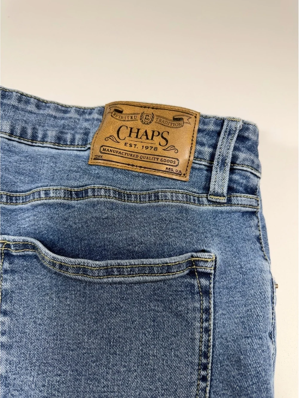 Chaps Mens Relaxed Fit Jeans 38x29 Blue Light Wash Straight Denim Casual